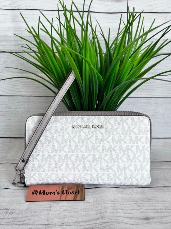 Michael Kors Handbags - Michael Kors Wallet